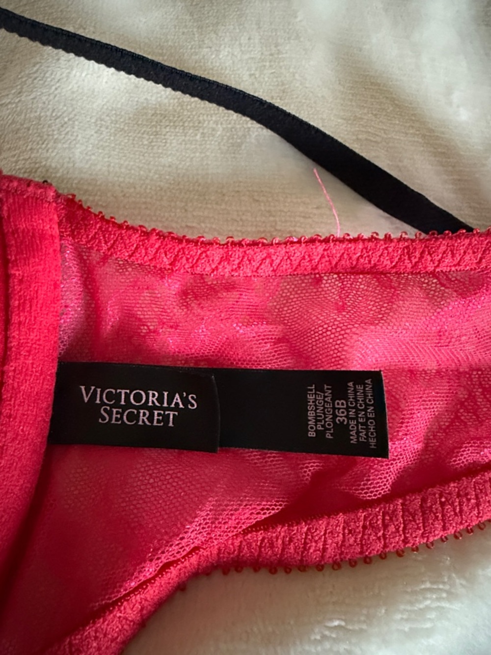 Victoria's Secret Bombshell Plunge 36B - Picture 2 of 2
